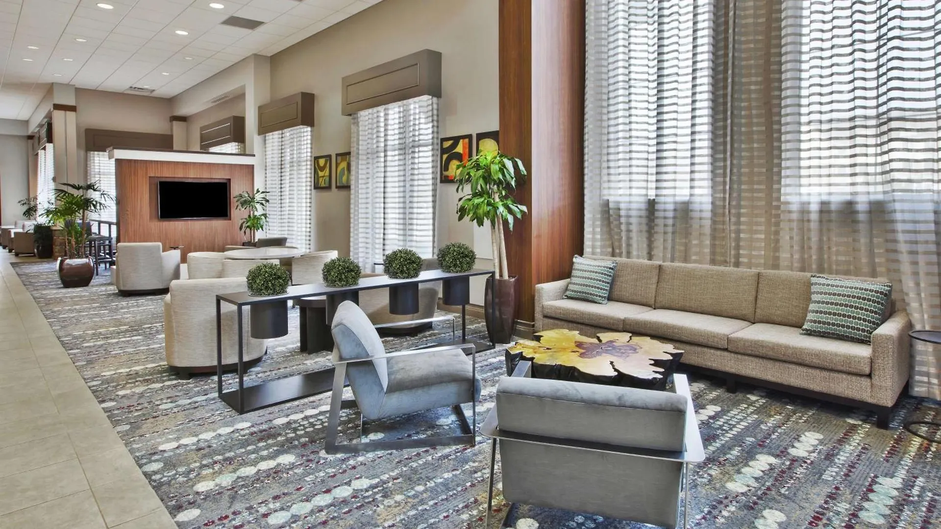 Embassy Suites Columbus - Airport 4*,