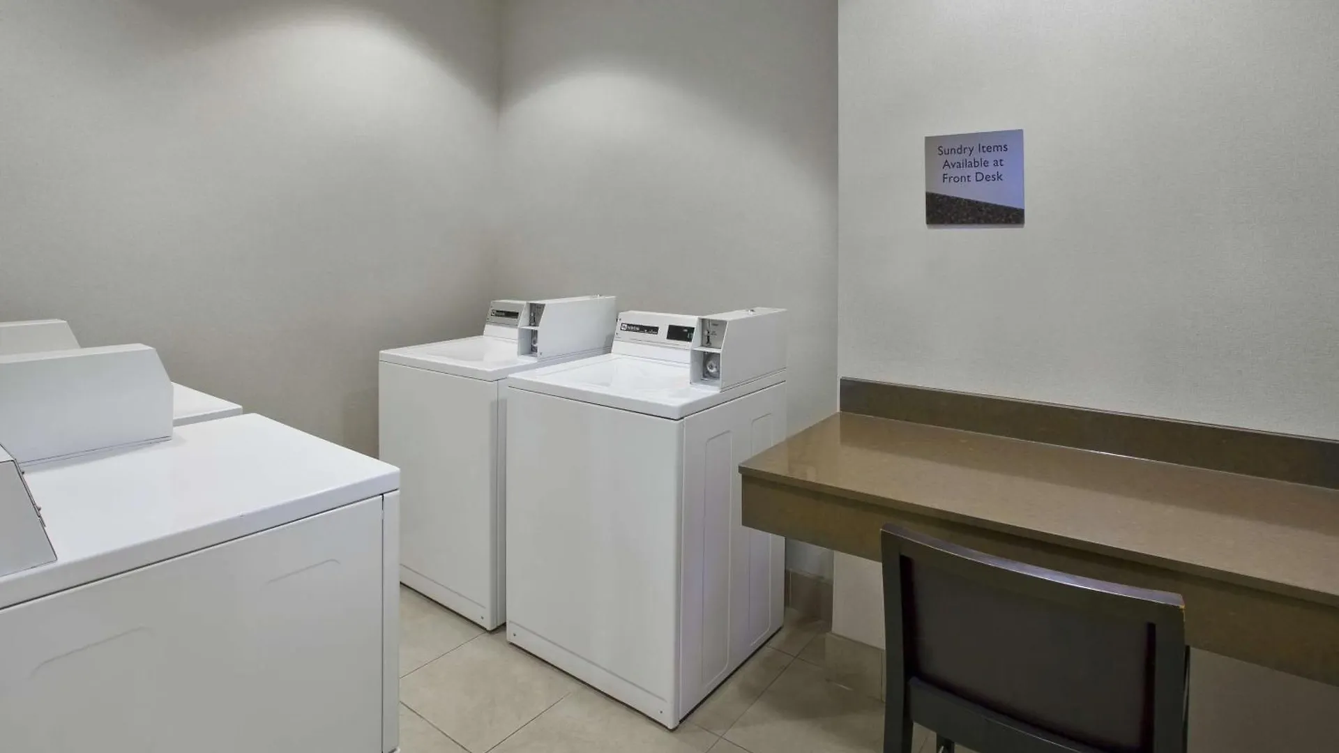 Embassy Suites Columbus - Airport 4*,